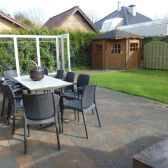 Terras en tuinhuisje - Terrasse und Gartenhäuschen